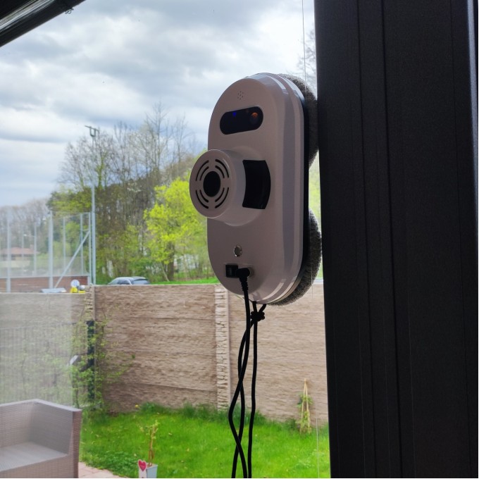 Robot de curățat ferestrele AERIUM VAC100 SMART alb